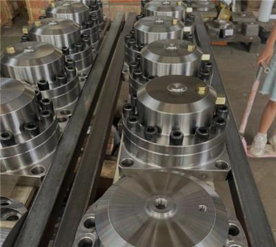 Maanshan DongQiang Machinery Manufacturing Высококачественные запасные части аккумулятора гидромолота для HB20G SB81 SB100 SB121 SB131 SB151